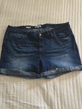 Vigoss Dark Blue Rolled-Hem Denim Shorts Size 22w